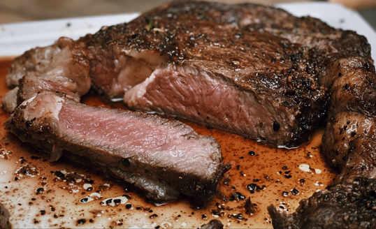 Tips Bikin Steak di Rumah a la Chef Devina Hermawan