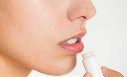 4 Urutan Lip Care untuk Bibir Lebih Sehat