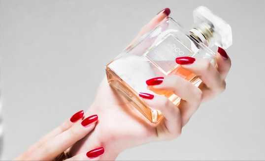 Bau Badan Go Away, Kenali Dulu Jenis-jenis Parfum yang Cocok Buat Lo