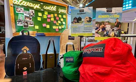 Menandai Perjalanan ke-56 Tahun, JanSport Rilis Fall Collection 2023 Bertajuk "Always With You"